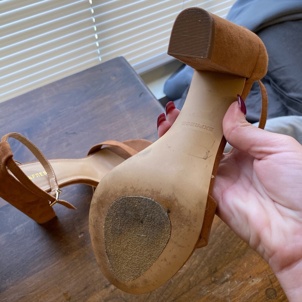 Heels - Picture 3 of 4